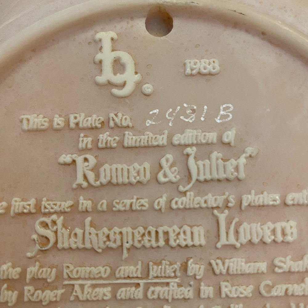 Romeo and Juliet Bradford Exchange Numbered. Very Elegant - Picture 6 of 8